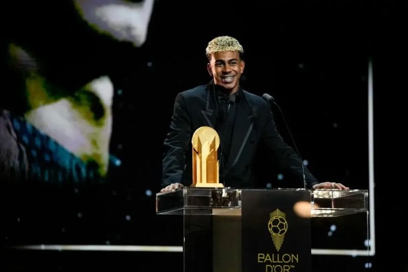 Yamal Menuju Legenda Spanyol? De la Fuente Mulai Melihat Masa Depan La Roja