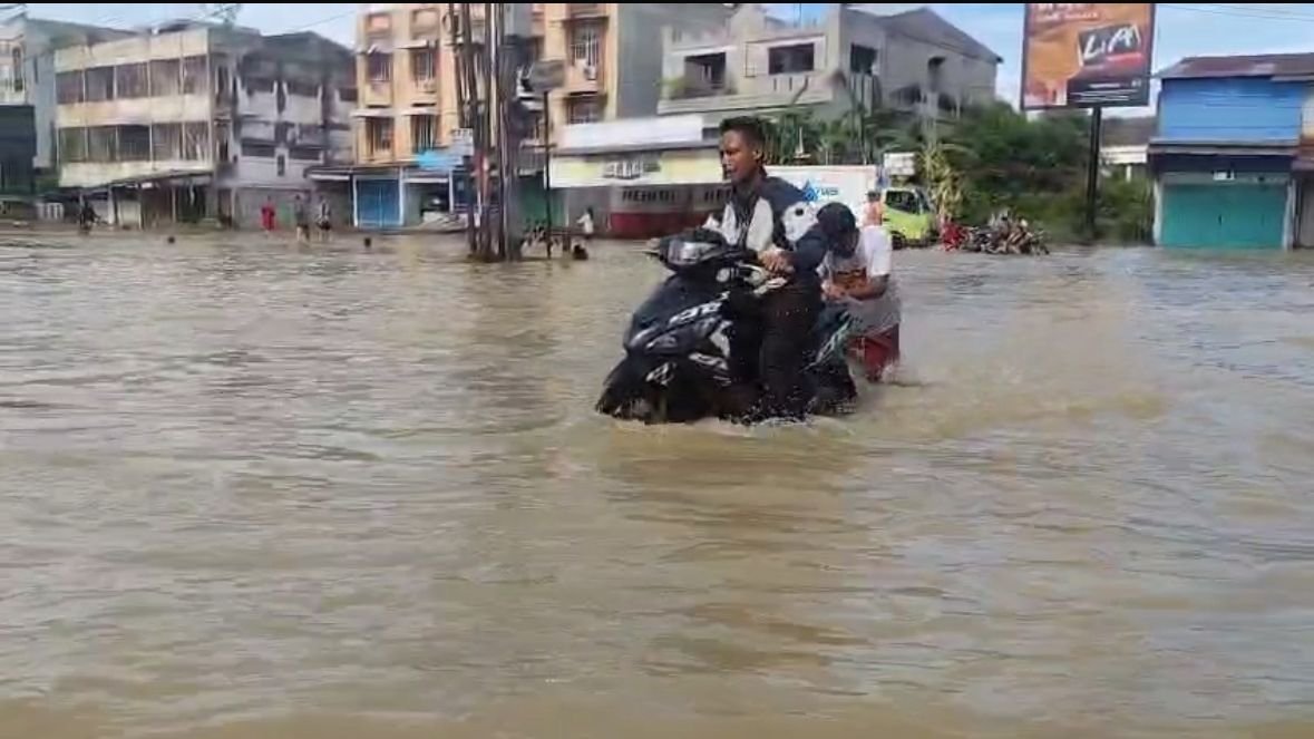 BMKG Warning Cuaca Sumut Hari Ini: 8 Wilayah Berpotensi Hujan Sedang Disertai Petir dan Angin Kencang