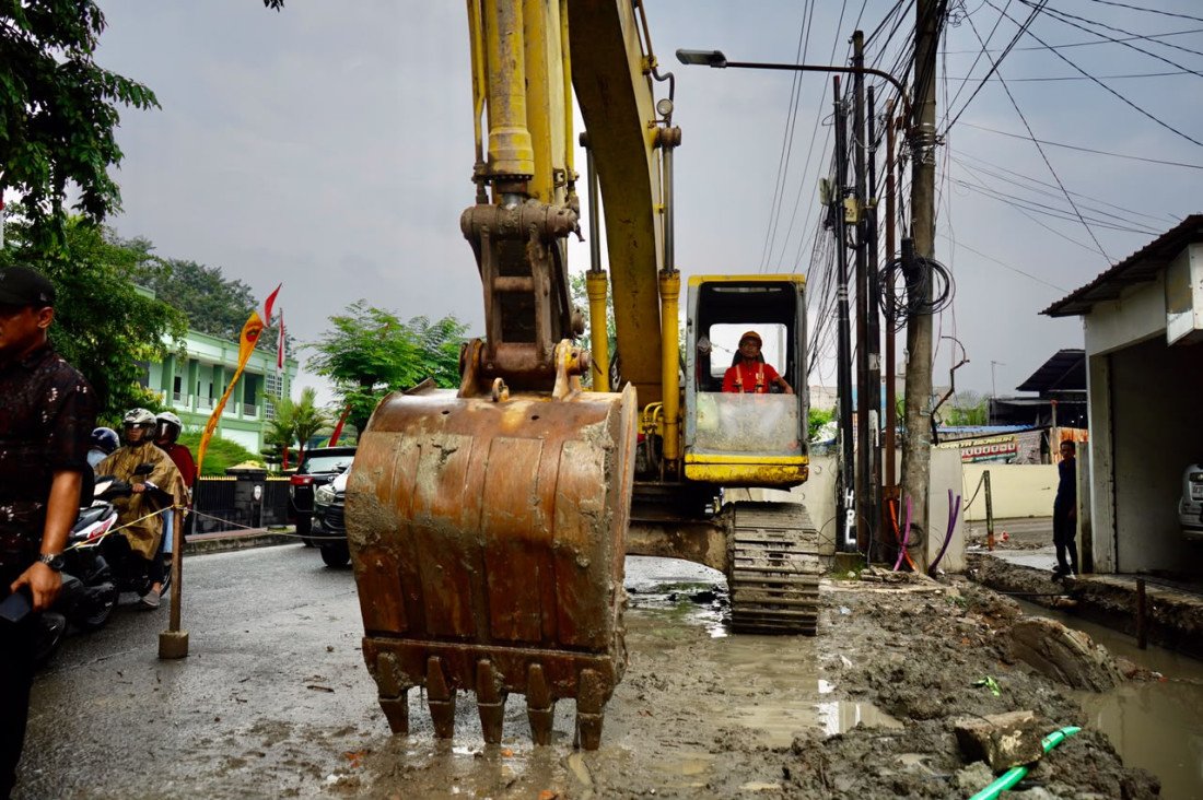 Rico Waas Pastikan Pengerjaan Drainase Gaperta Berjalan Optimal