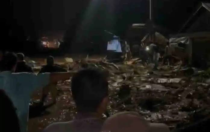 Banjir Bandang Terjang Arosuka Solok: Kantor Bupati Terendam, Jalur Utama Lumpuh