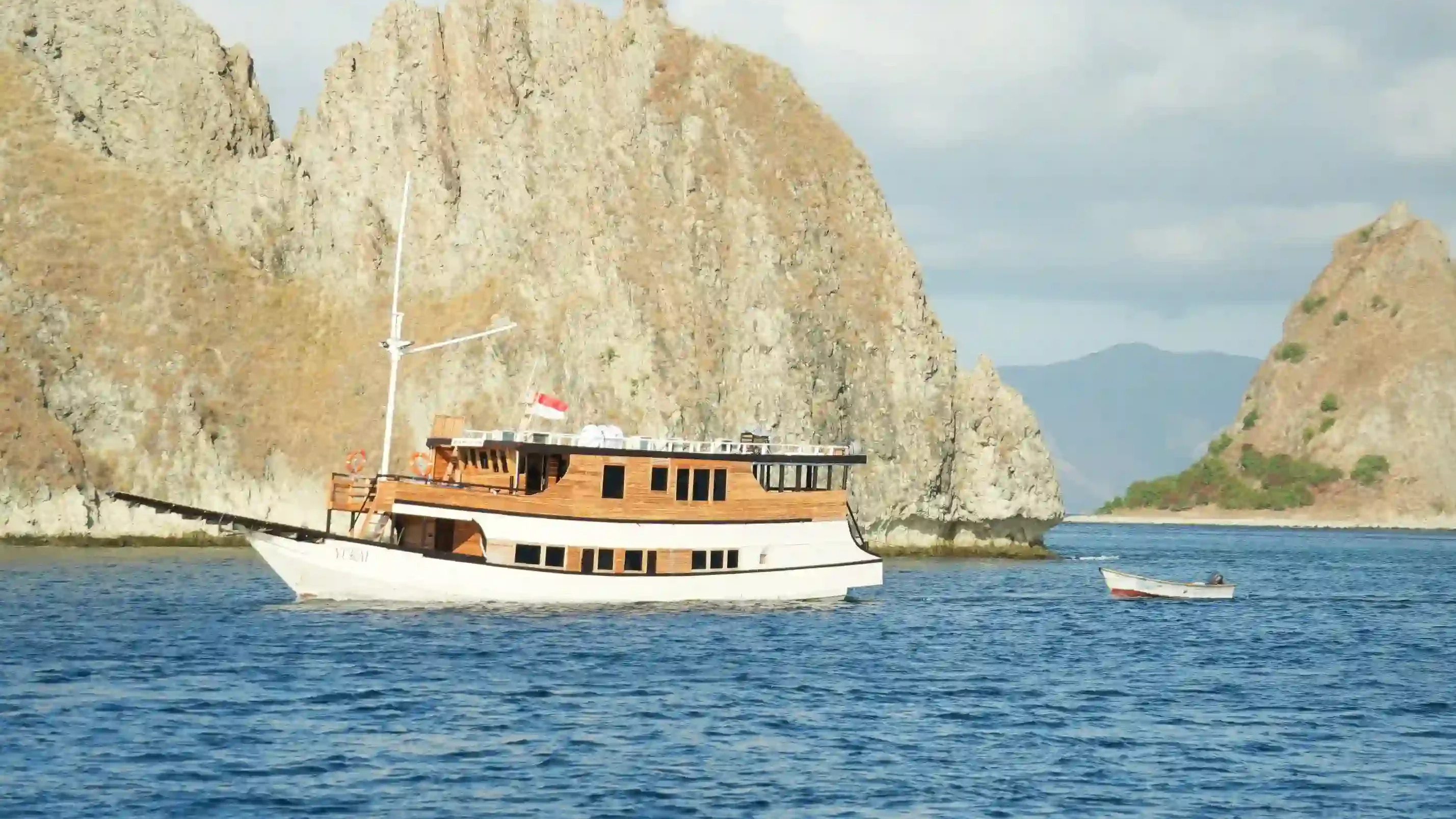 Kapal Wisata KM Yukai Tenggelam di Labuan Bajo: Polairud Periksa Nakhoda, Kerugian Tembus Rp 1 Miliar