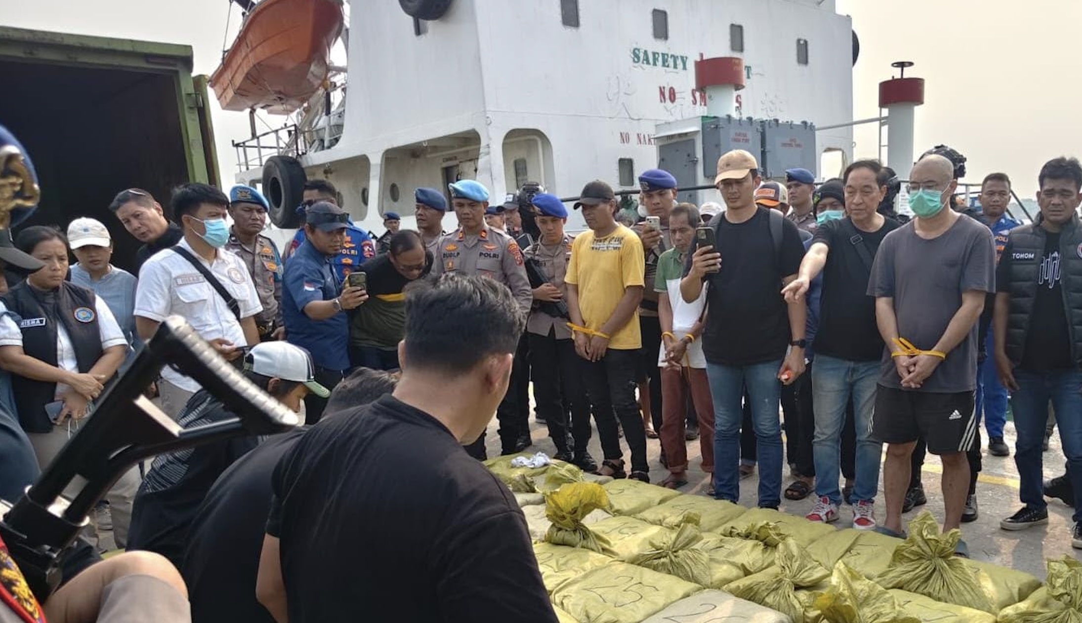Kapal Tanker Global 168 Angkut Sabu-sabu 2 Ton Diamankan Bersama 8 Tersangka