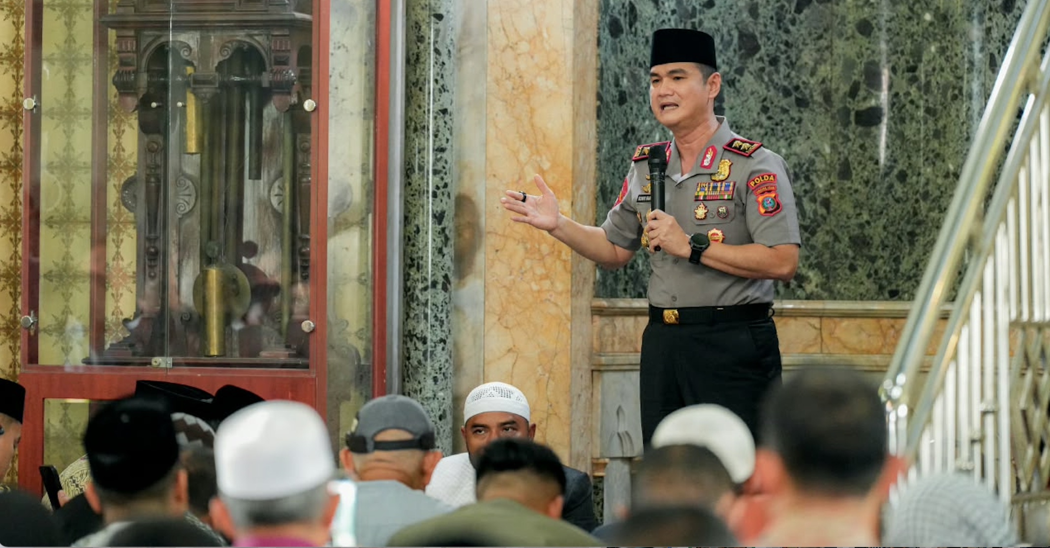 Sholat Jumat di Masjid Raya Al-Mashun, Kapolda Sumut Ajak Masyarakat Perangi Narkoba