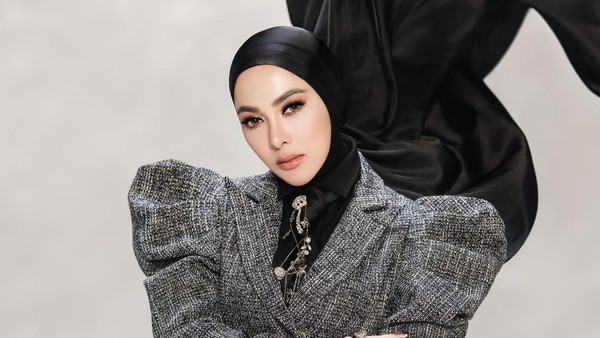 7 Tahun Menghilang dari Panggung, Syahrini Comeback! Lagu Baru hingga Gaya Cetar Kembali Jadi Sorotan