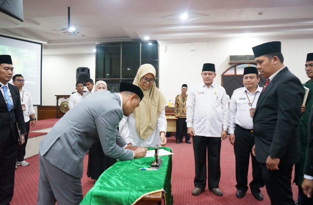 Wali Kota Tanjungbalai Lantik 12 Pejabat