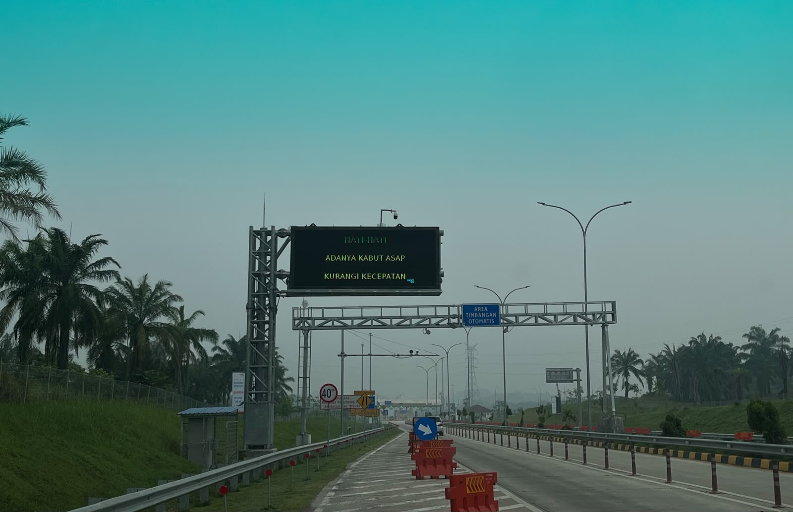 Kabut Asap Melanda, Hutama Karya Mengimbau Pengguna Jalan Tol di Sumut Hati-hati