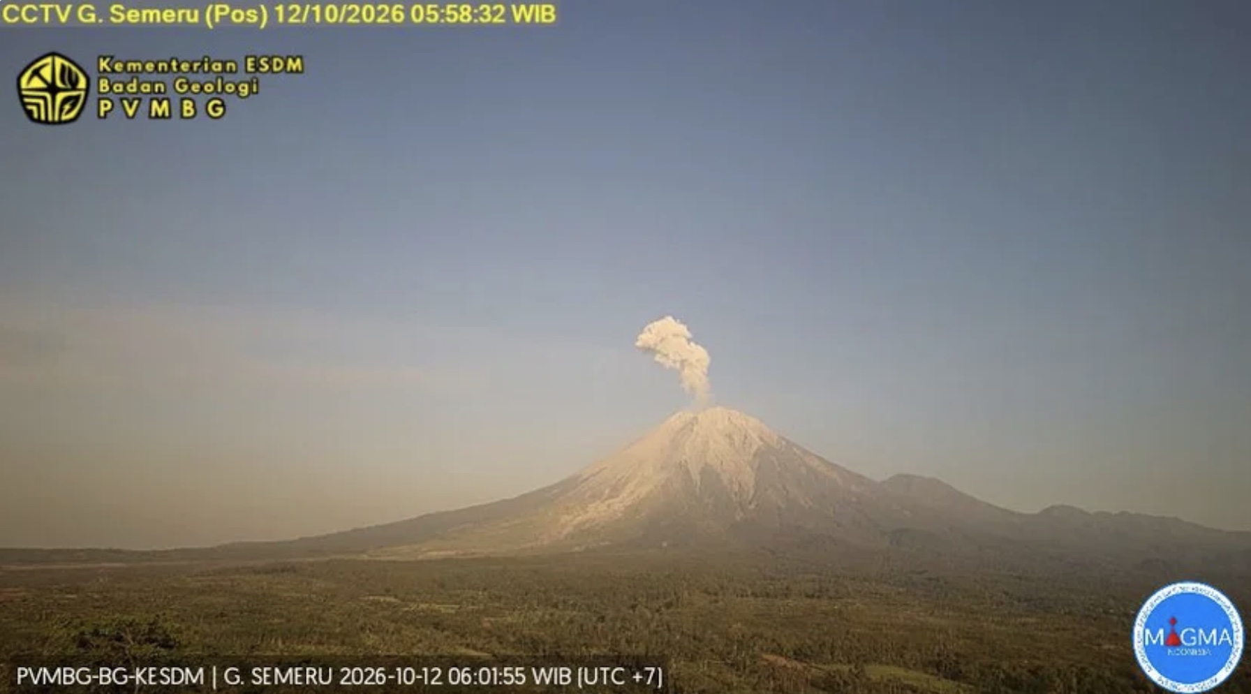 Gunung Semeru Erupsi 25 Kali Senin Pagi, Tinggi Letusan Capai 900 Meter