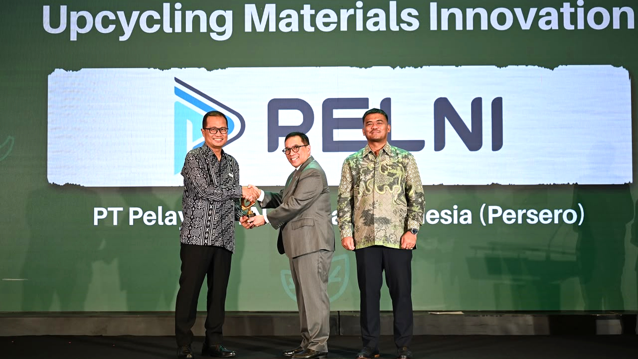 PELNI Sulap Life Jacket Bekas Jadi Sepatu dan Tas, Raih Penghargaan ESG 2026