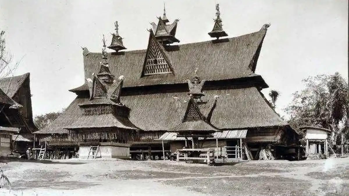 Rumah Adat Karo Dibangun Tanpa Paku, Begini Teknik dan Filosofi di Balik Siwaluh Jabu