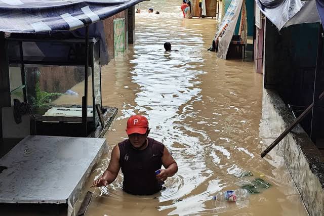 Banjir Medan Rendam Kampung Aur, Air Capai 1,5 Meter dan Ratusan Warga Mengungsi