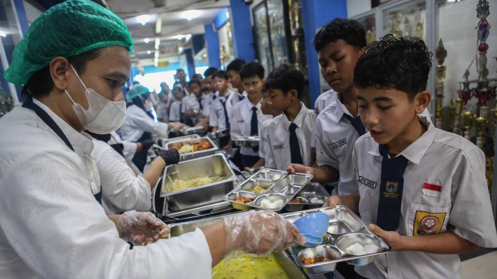 Tak Bisa Asal Prasmanan, BGN Wajibkan SPPG Kantongi Izin untuk Sajikan MBG