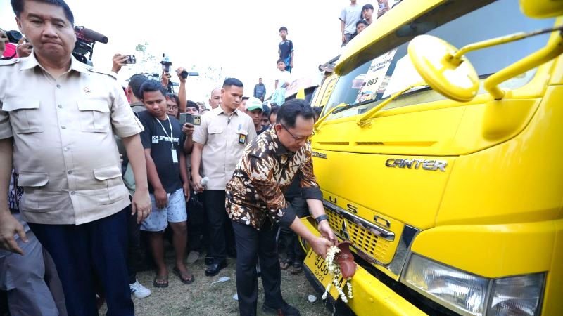 125 Truk Bawa 500 Ribu Genteng, Program Gentengisasi Dorong UMKM