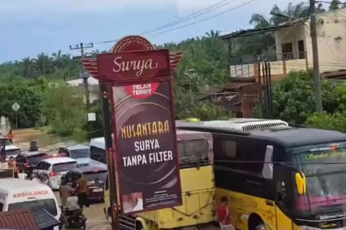 Jalinsum Terendam Banjir hingga 30 Cm, Kemacetan di Labuhanbatu Utara Mencapai 2 Kilometer