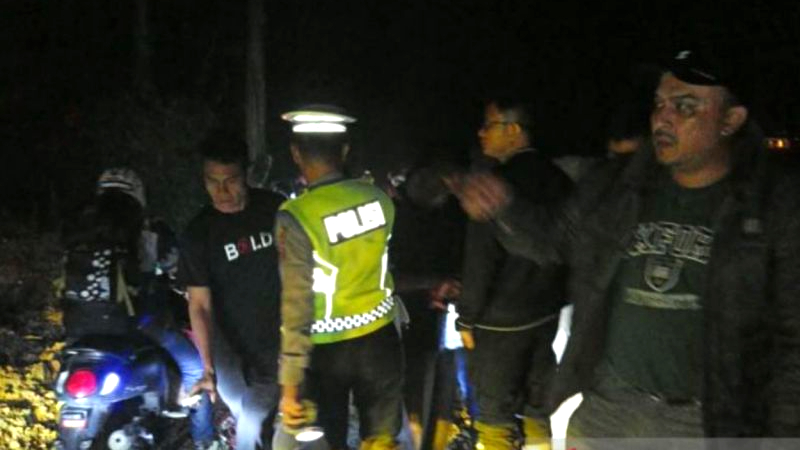 Jalan Amblas dan Longsor di Sipirok, Jalur Sipirok - Tarutung - Medan Terganggu