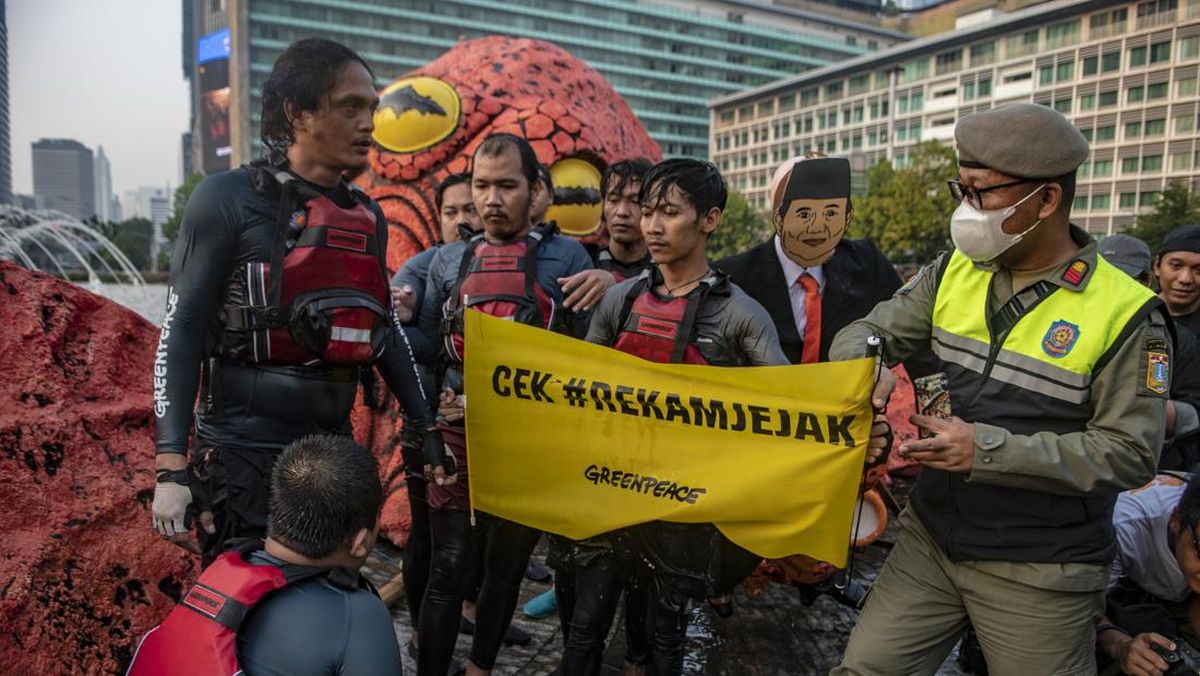 Sempat Dibawa ke Polda Usai Aksi di Bundaran HI, 6 Aktivis Greenpeace Akhirnya Dibebaskan