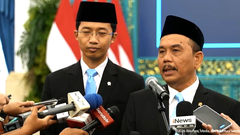 Jelang Putusan, Prabowo Serahkan Gugatan Syarat Pendidikan Gibran ke MK
