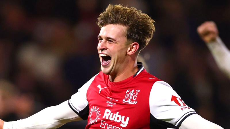 Fleetwood Town Singkirkan Arsenal di Piala Liga Inggris, Drama Kartu Merah Berujung Adu Penalti
