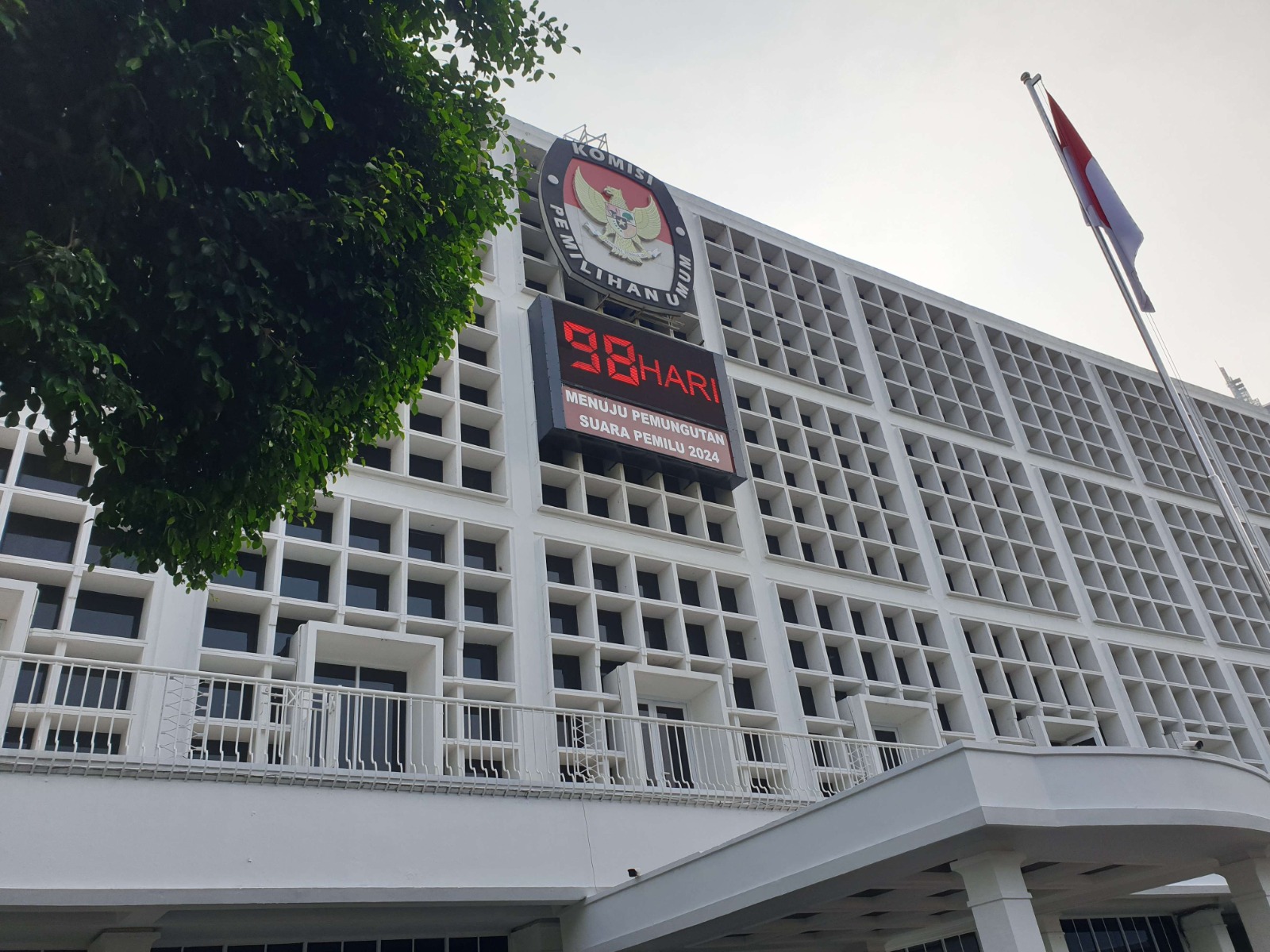 KPU Tanggapi Putusan MK Tak Temukan Bukti Ijazah Setara SMA Gibran