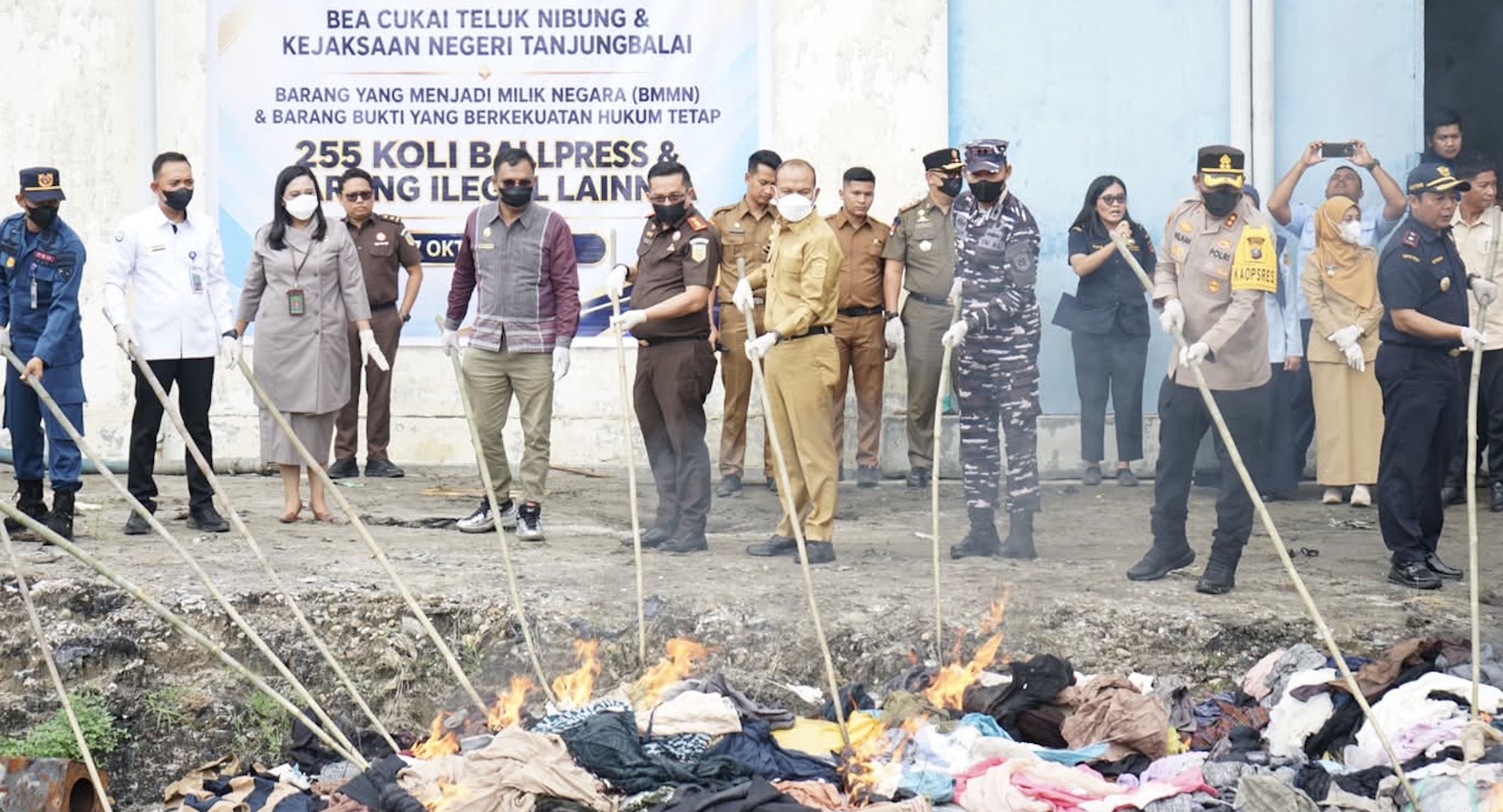 Ratusan Ribu Rokok Ilegal dan Ballpress Dimusnahkan, Nilai Barang Capai Rp 745 Juta